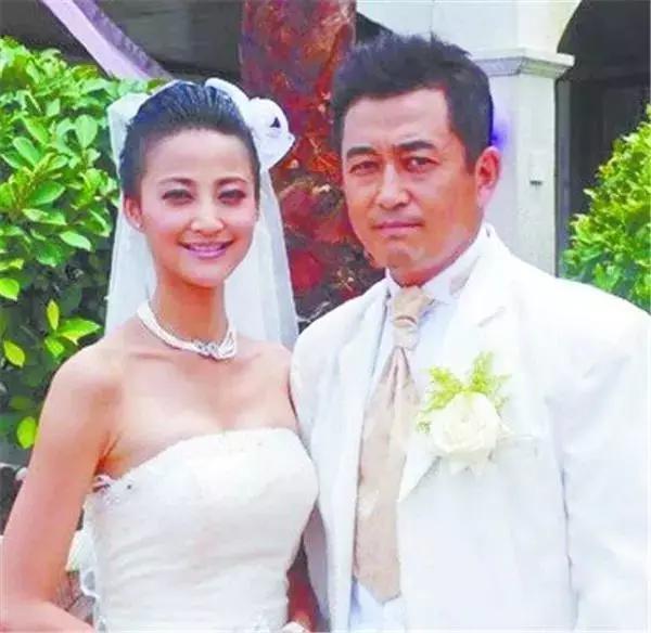 她跟二婚丈夫相差15岁，认识3天就闪婚，今38岁仍似少女般美丽！