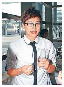 ​他被称为港姐杀手，3个前任都惊艳迷人，却比不上小12岁娇妻！