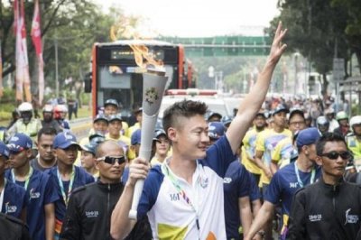 ​百米飞人张培萌公布恋情 女友张漠寒曾是球迷女神