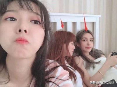 ​LOL：Rita和小苍床上合影，苍阿姨打马赛克，理由很扎心！