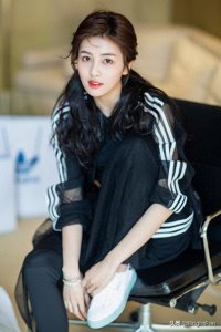 ​90后美女明星白鹿简约活力性感唯美写真图片