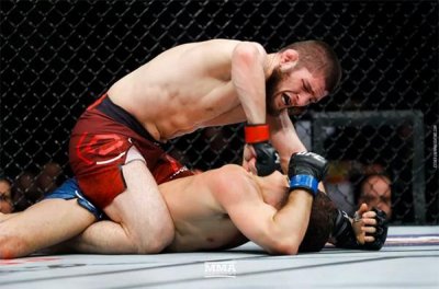 ​UFC 223战报，小鹰加冕新轻量级冠军之王