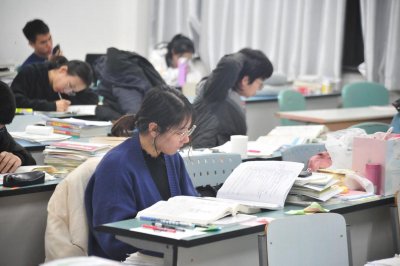 ​大学挂了科，还能冲刺985的研究生吗？上岸学长：基本不影响