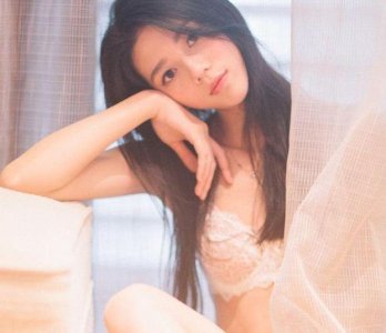 ​90后田径女神一夜走红，大腿纹身很抢眼，晒与篮球男友“亲密照”