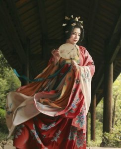 ​《白发皇妃》碾压《是劫而非缘》虐心宫斗，极品佳作，口碑炸裂！