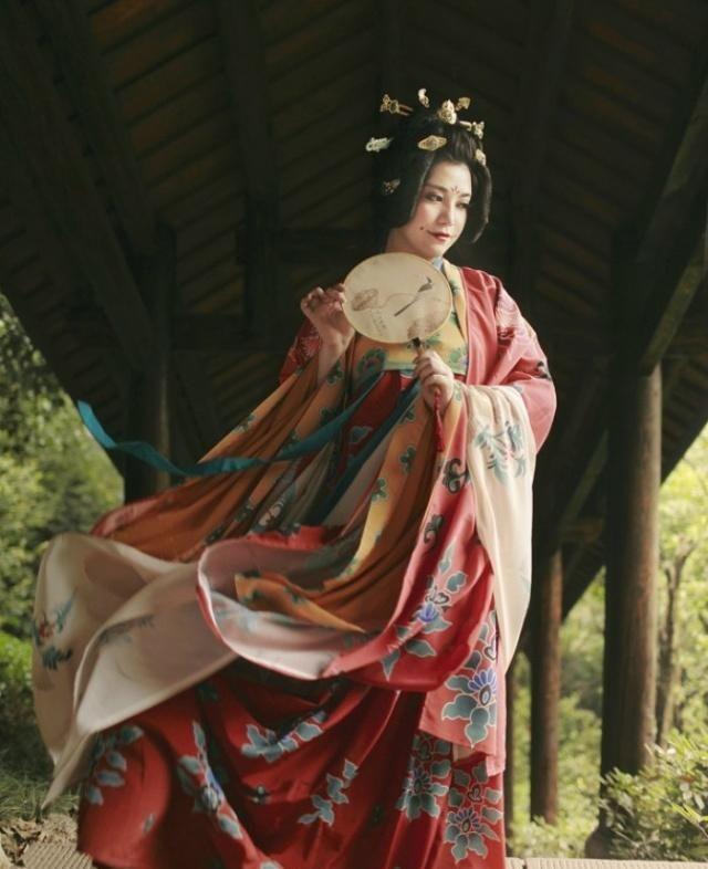 《白发皇妃》碾压《是劫而非缘》虐心宫斗，极品佳作，口碑炸裂！