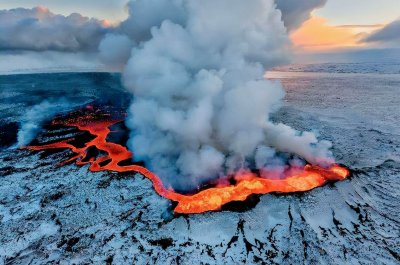 地球最大的黄石超级火山有多恐怖？能被核弹引爆吗？看完就明白了