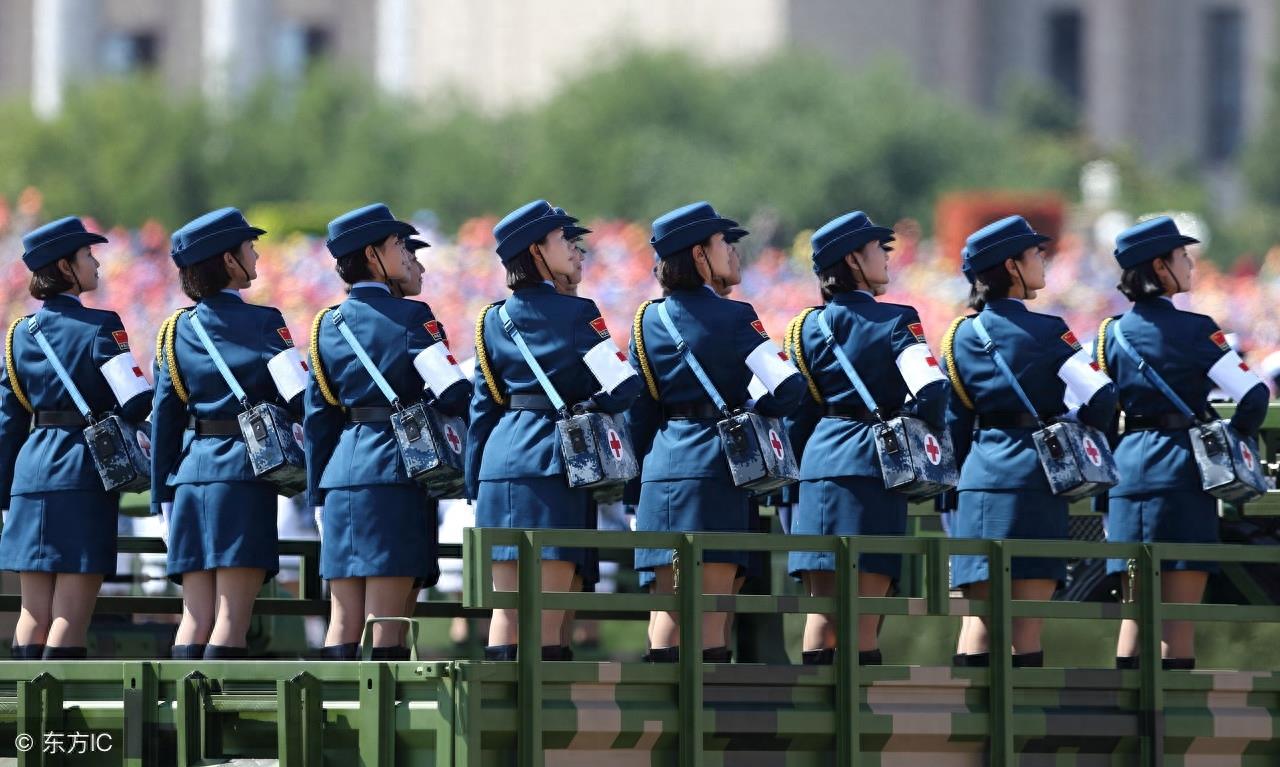 英姿飒爽中国女兵，全中国最美的一群女人，画面太美看的热血沸腾