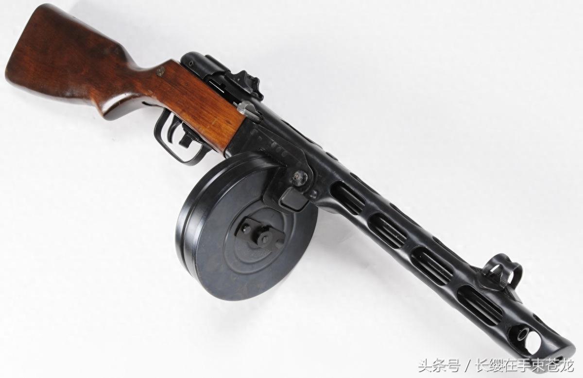 一代经典的冲锋枪 苏联PPsh41 波波沙冲锋枪