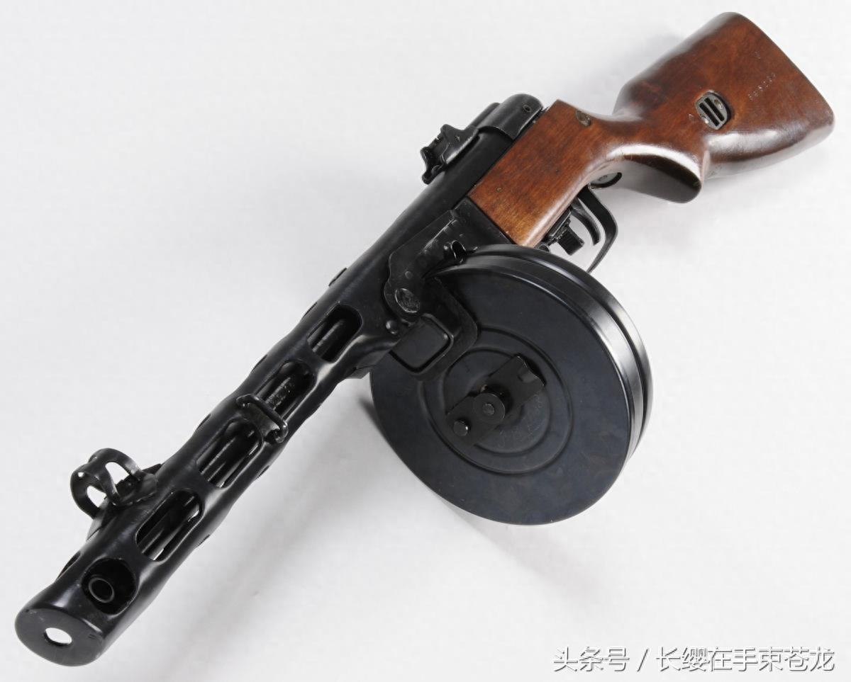 一代经典的冲锋枪 苏联PPsh41 波波沙冲锋枪